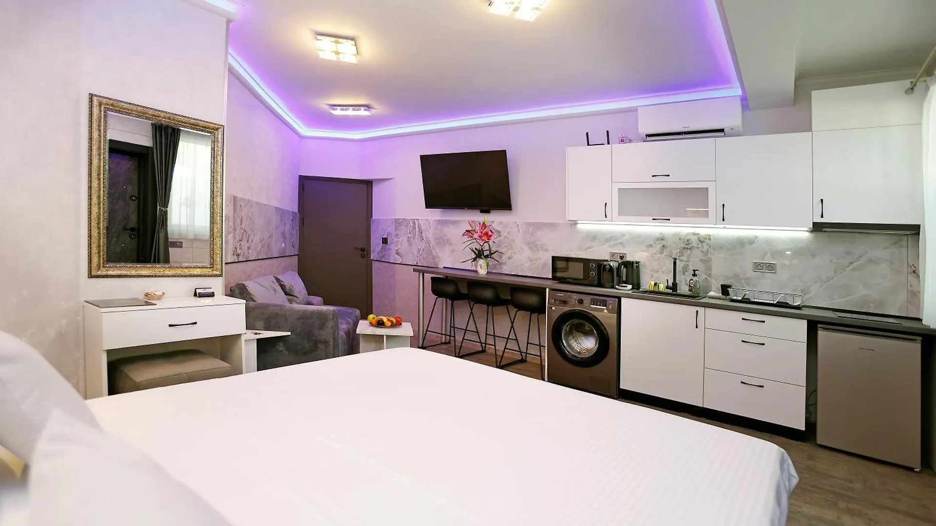 Deluxe 3 Studio City Center Burgas Apartment