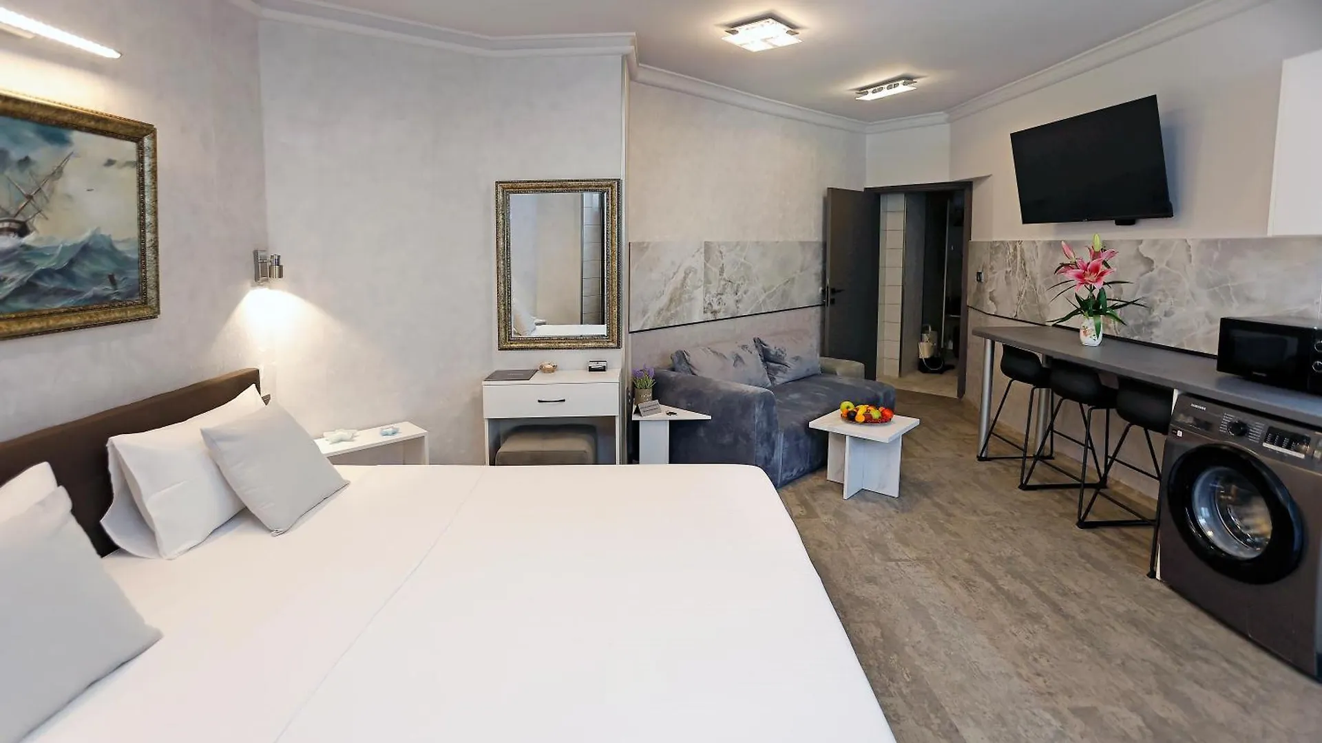 Deluxe 3 Studio City Center Burgas