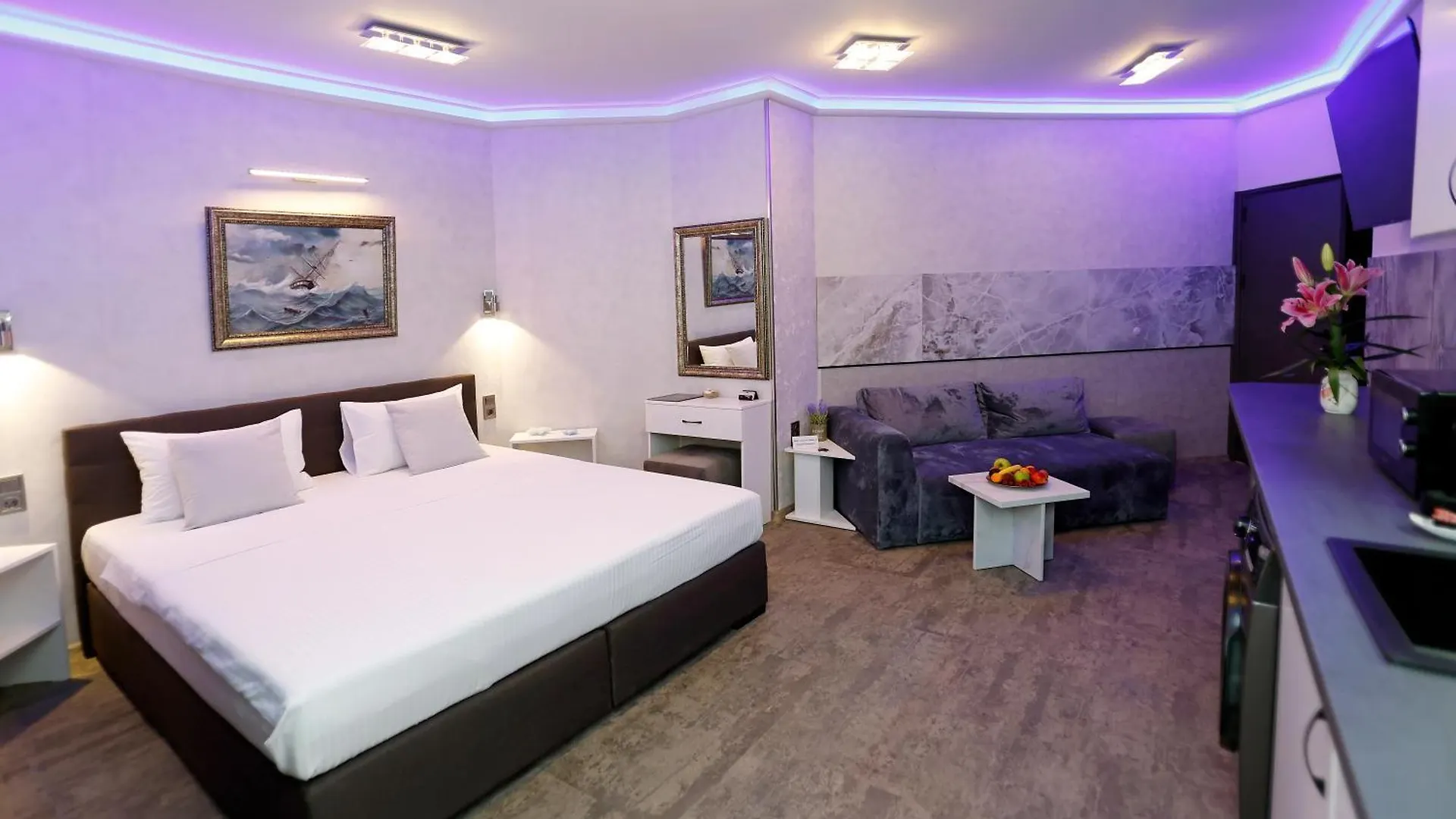Deluxe 3 Studio City Center Burgas Apartment