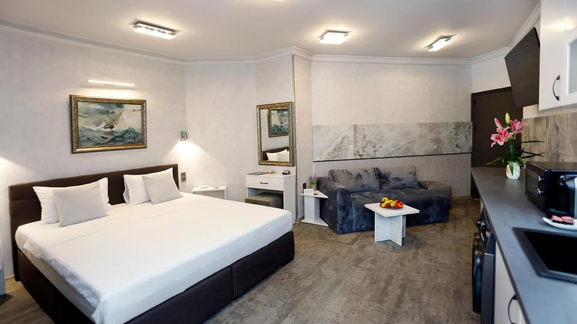 Deluxe 3 Studio City Center Burgas